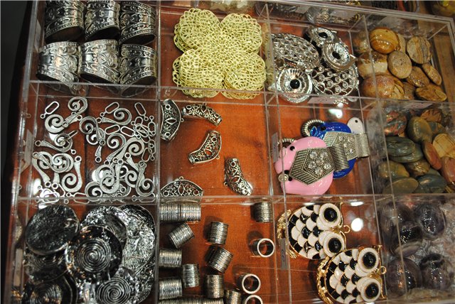 Выставка на Тишинке "Атмосфера творчества". Октябрь 2014. Бусинка к бусинке - получаются бусики! Кружево для антикварных