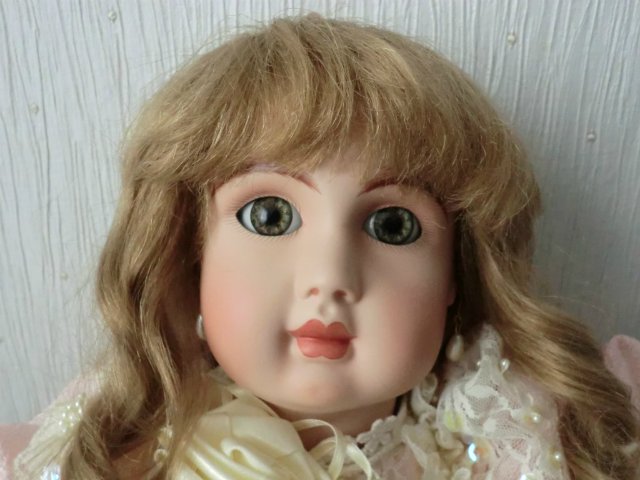 Помогите опознать куклу — Опознание антикварных кукол: поиск по клейму