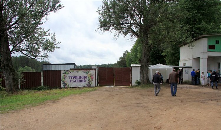 Троицкие гуляния у деревни Василёво, часть первая. Архитектурно-этнографический музей под открытым небом "Василёво"