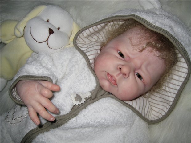 Белый медвежонок Илюшенька