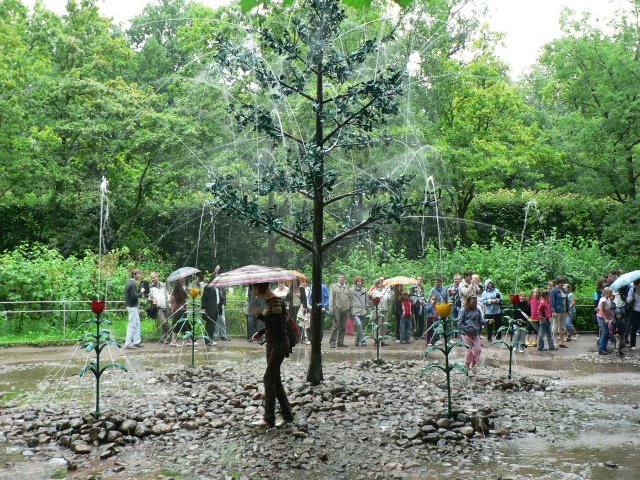 Тучи брызг моря.... Петергоф