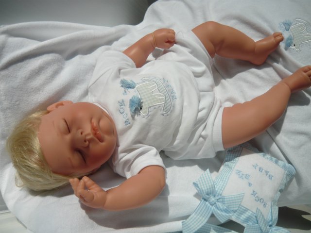 Rock-a-bye - спящее чудо от Lee Middleton