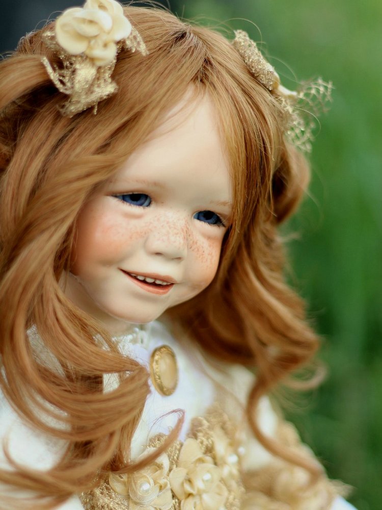 Улыбнется девочка, подмигнет слегка ... кудри ярко-рыжие ручкой теребя