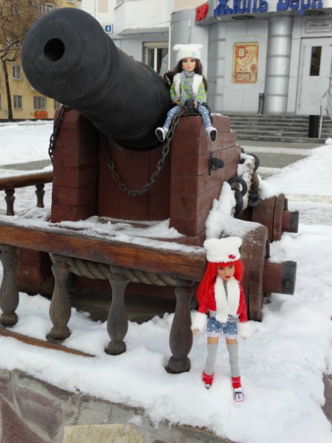 Прогулка с куколками LIV в снежный день