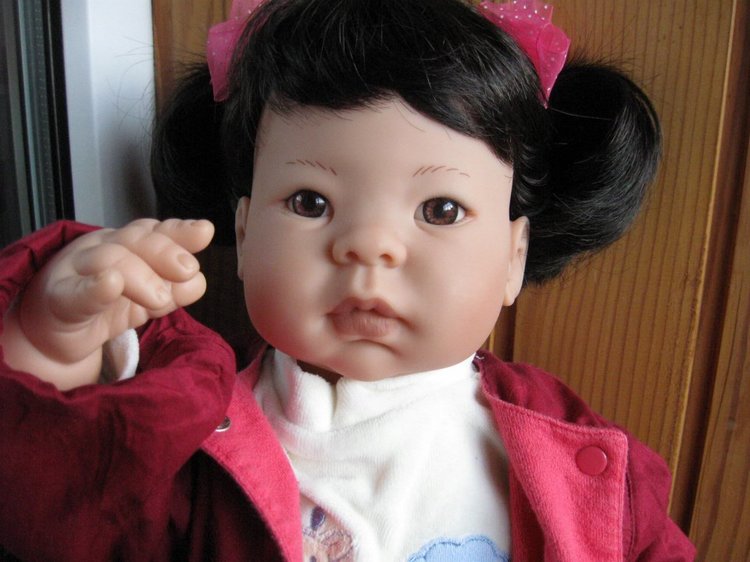 Азиаточка Миддлетончик и её любимые игрушки