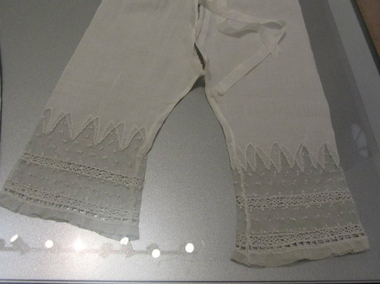 «Мода по-взрослому. Истории из кукольного гардероба» - выставка в Музее-заповеднике «Царицыно» - продолжение - детали. Часть