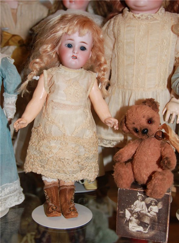 "Meine Tochter ist 6" Антикварный гардероб для карманной куколки