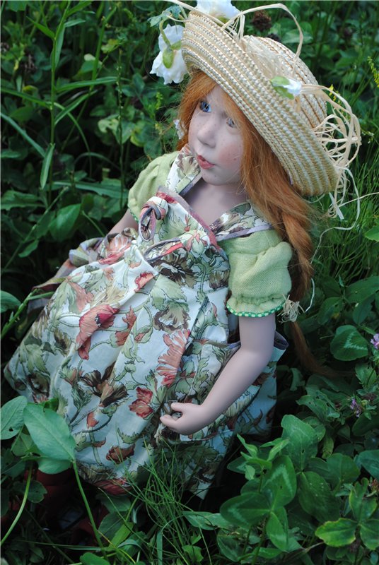 Мы купили два билета - уезжаем завтра в лето