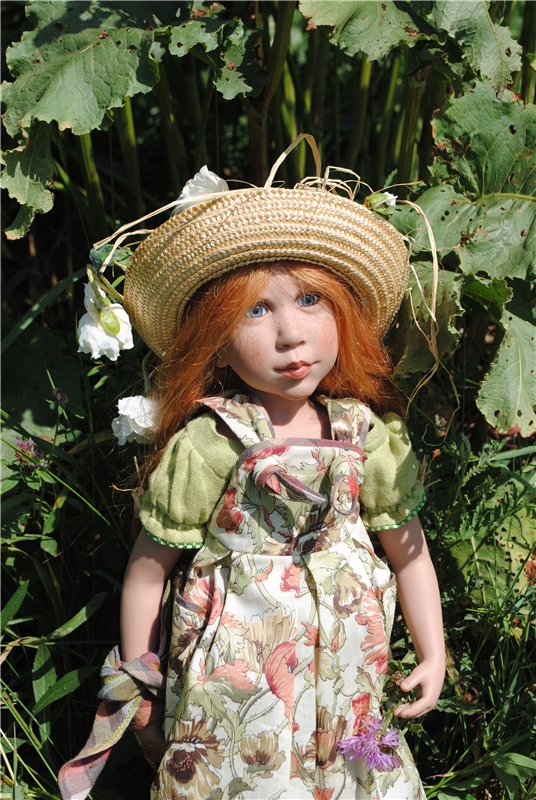 Мы купили два билета - уезжаем завтра в лето