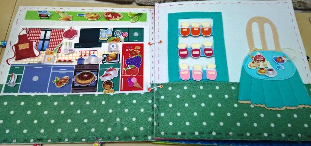 Кукла под подушкой, мамина любовь и кукольный домик-книжка для куклы из фетра | Бэйбики Кукла под подушкой, мамина любовь и кукольный домик-книжка для куклы из фетра (фото 8)