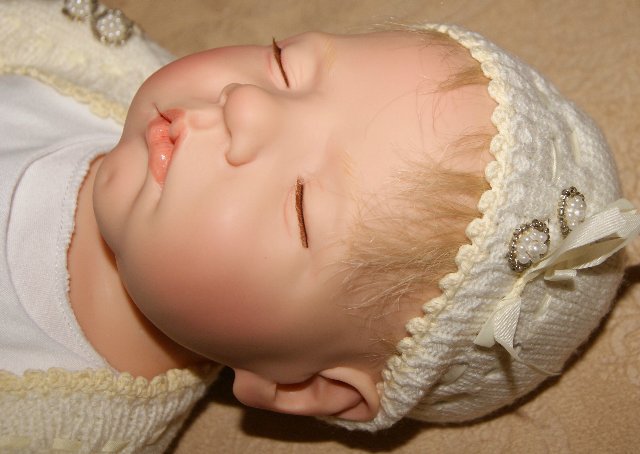 Hildegard Gunzel 2010 Resin Dolls - baby Miriam нежная булочка - сплюшечка (фото 9)