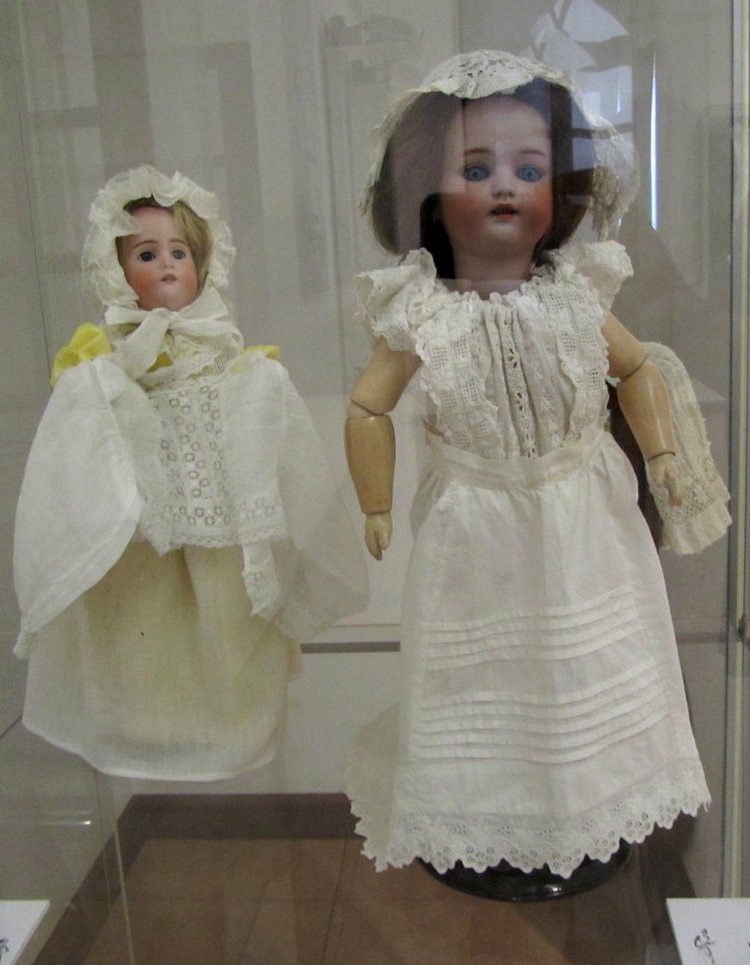 «Мода по-взрослому. Истории из кукольного гардероба» - выставка в Музее-заповеднике «Царицыно» - в шести частях. Часть 1