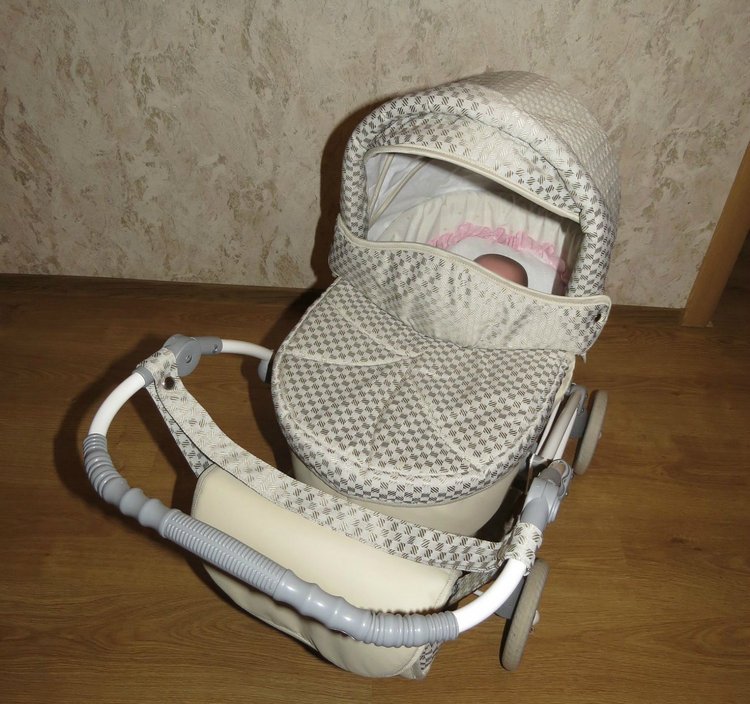 Выбор коляски для игровой куклы