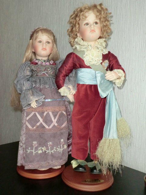 Маленький Дофин, фарфоровая кукла (фото 4)