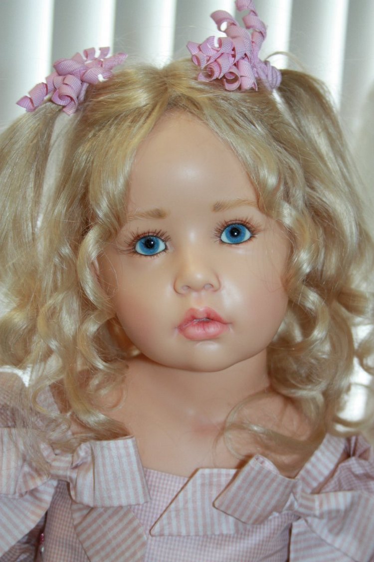 Первый показ новой коллекции 2016 года из резин от Hildegard Gunzel