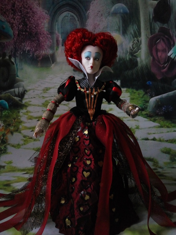 Красная королева из алисы в стране чудес фото из фильма