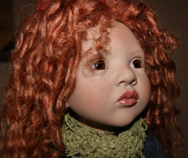 Кто стучится в дверь ко мне с толстой сумкой на ремне