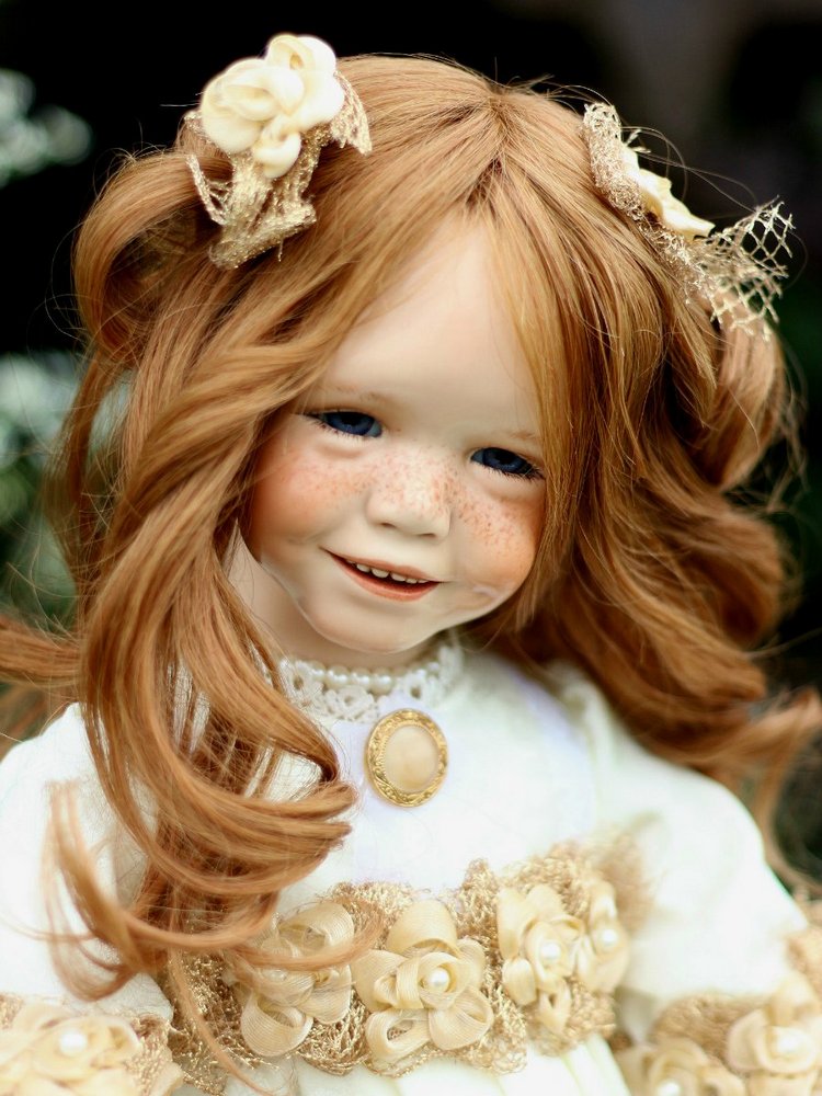 Улыбнется девочка, подмигнет слегка ... кудри ярко-рыжие ручкой теребя