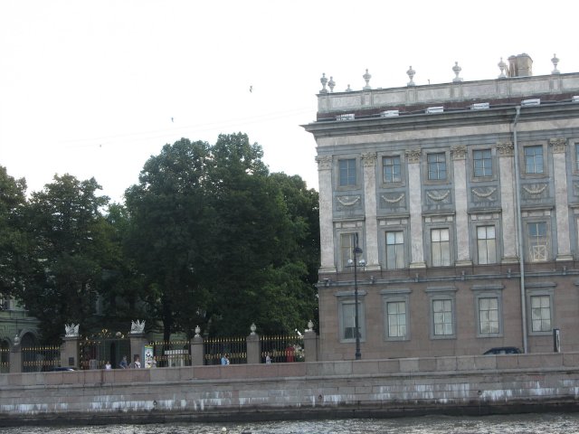 Приглашаем на водную экскурсию по Петербургу