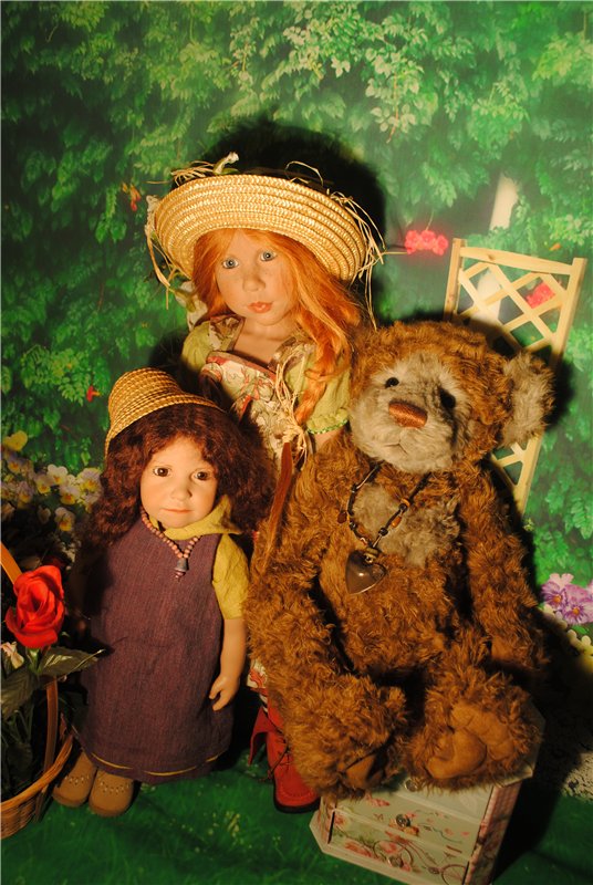 Мы купили два билета - уезжаем завтра в лето