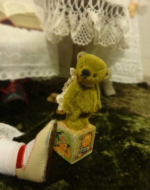 Энн озорная, забавная, любознательная малышка