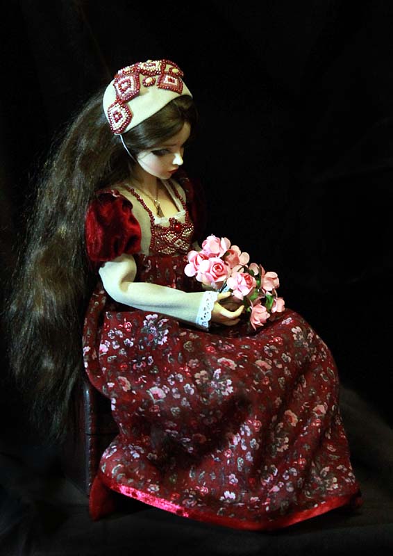 Сияет красота её в ночи, как в ухе мавра жемчуг несравненный