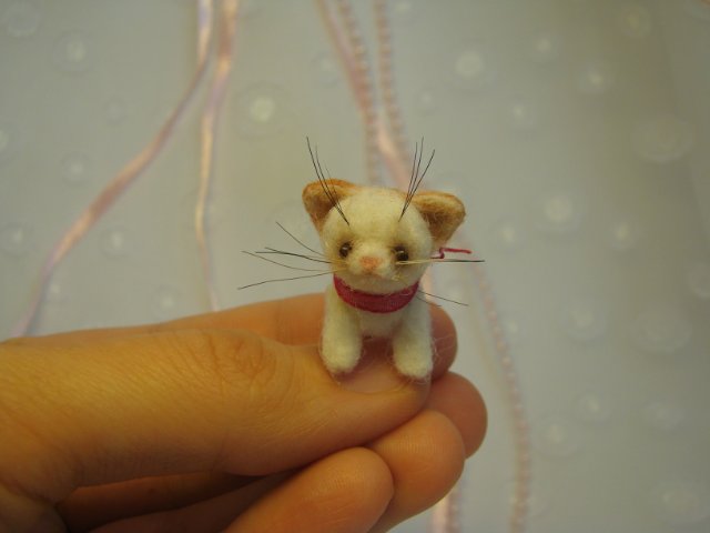 Очень маленький Котейка. Авторская игрушка валянием из шерсти Ольги Чернухо (фото 6)