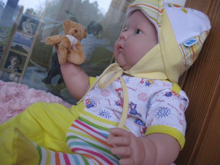 Маленькая Евочка любит наряжаться