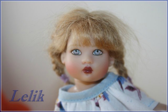 Наш диванчик, или одёжка из платков. Куколки от Helen Kish