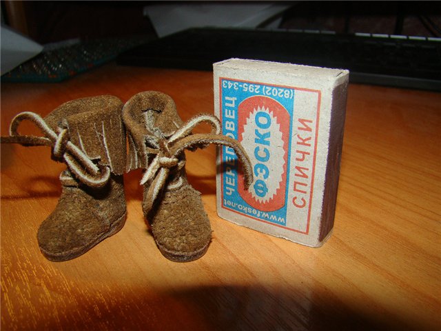 Миниатюрные сапожки для куклы БЖД