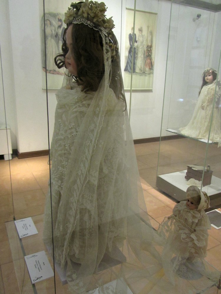 «Мода по-взрослому. Истории из кукольного гардероба» - выставка в Музее-заповеднике «Царицыно» - продолжение - 3-ий зал.