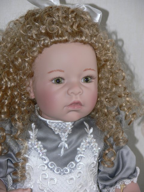 Необыкновенно красивая девушка Harvest Ball, Lee Middleton (фото 8)