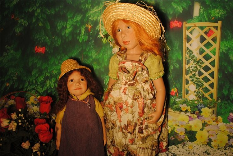 Мы купили два билета - уезжаем завтра в лето