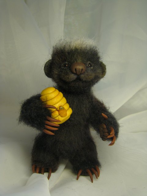 Чудной зверь - медоед. Авторская игрушка валянием Ольги Чернухо (фото 10)