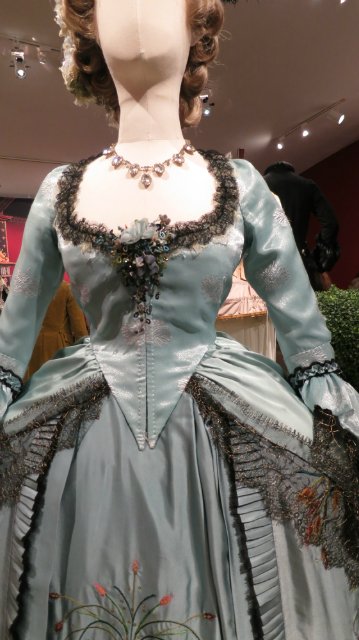 Как за неприметным фасадом может скрыватся просто удивительный Клондайк!!! Или "Это я удачно зашел!!!!!"