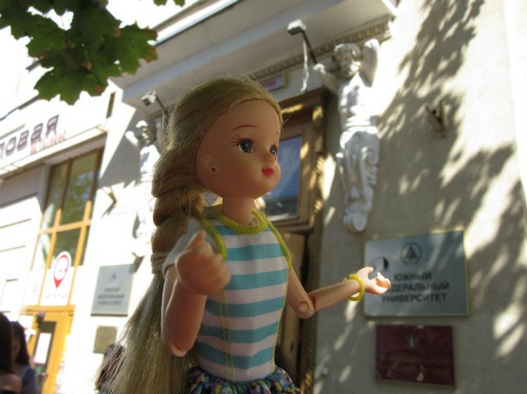 Всё я делаю с Хеленой...и диплом получаю тоже :)