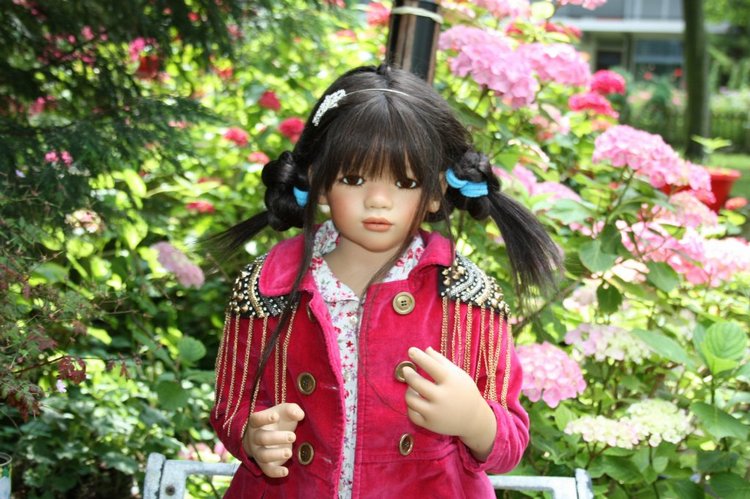 Солнечный денек в саду. Часть третья - Лилит и Анна Лу