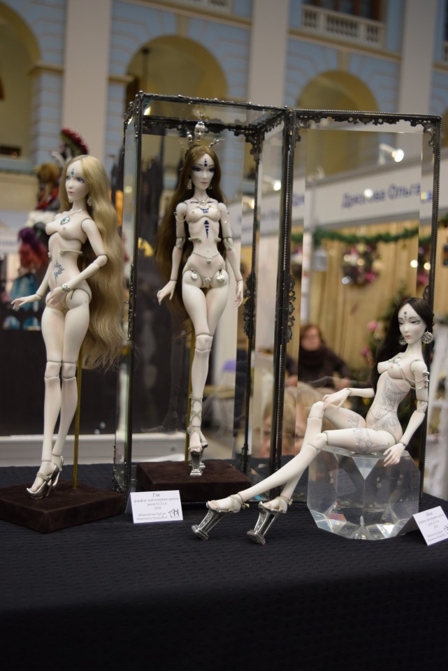 VII Московская международная выставка "Искусство Куклы". Портреты кукольной души или незримый диалог