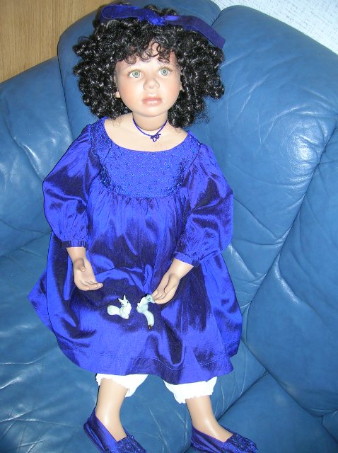 Очень синий топик или Королевский сапфир. Коллекционная фарфоровая кукла Наоми (Naomi) от Кристин Оранж
