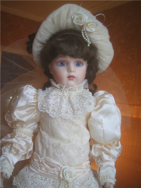 Невеста со старинного портрета - BEBE BRU от Patricia Loveless (фото 5)