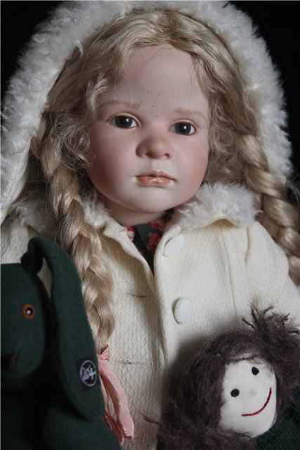 Фарфоровая кукла-снегурочка Офелия (Ophelia) от Ruth Treffeisen. Просто наступила зима (фото 3)