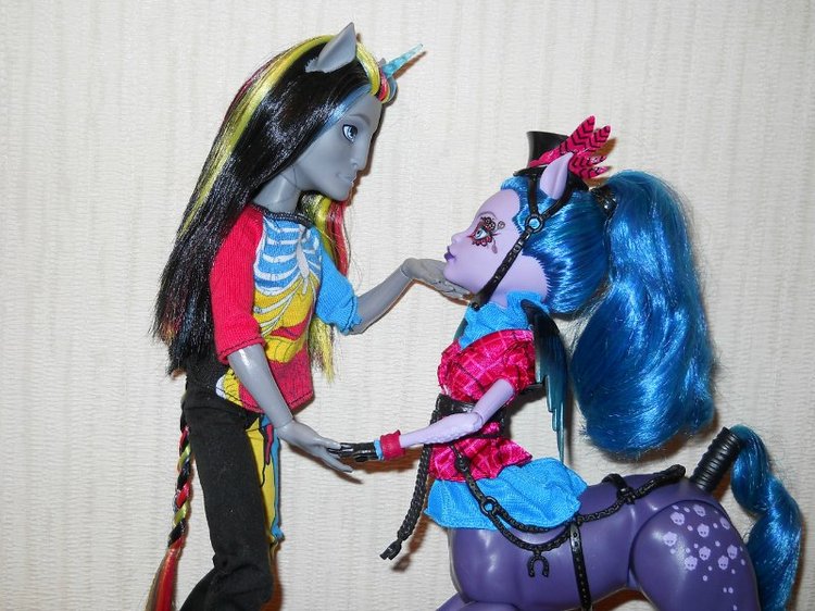 Monster High. Неканоническая история любви (фото 5)