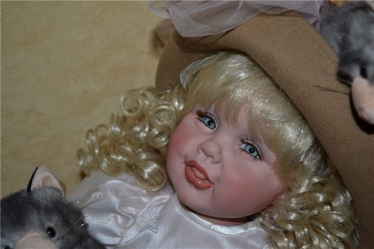 Кошки Мяу - самая весёлая куколка Файзах Спанос