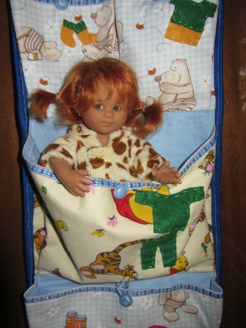 Детский сад, ясельная группа или мама мальчика играет в куклы