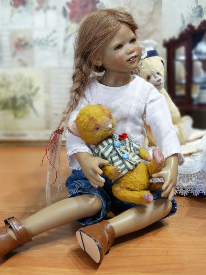 Новые игрушки для любимых кукол