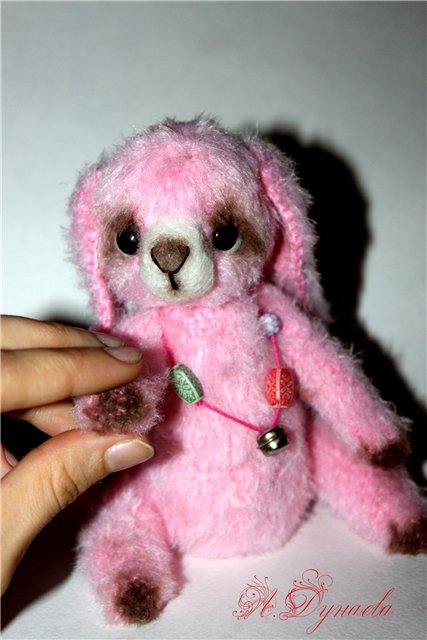 Зайка Надюша - игрушка вязанная крючком (фото 5)