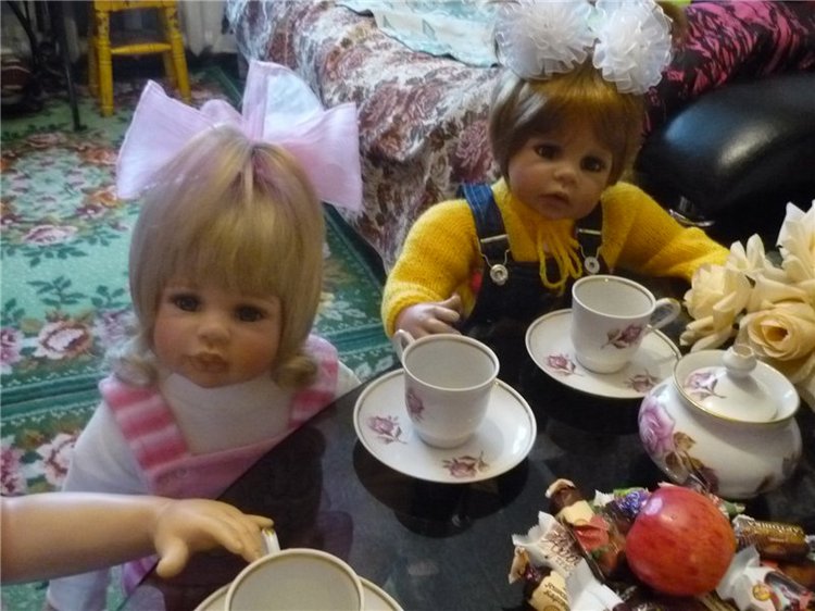 И снова, снова пополнение. Наш девичник разбавил мальчик