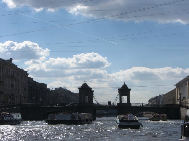 Приглашаем на водную экскурсию по Петербургу