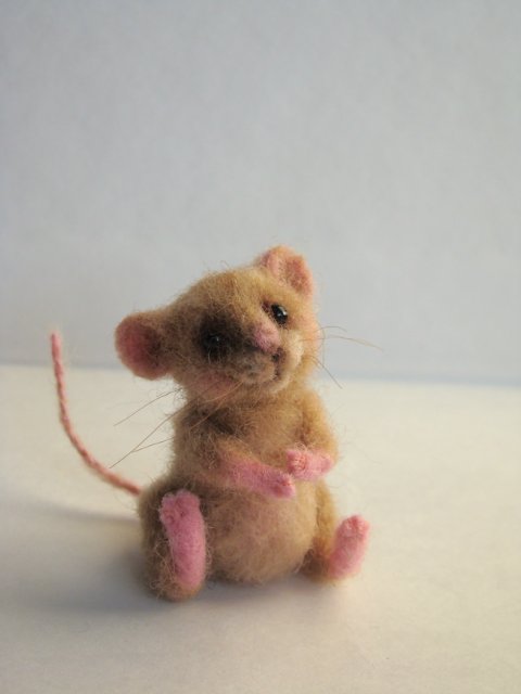 Шустрый гость. Авторская игрушка валянием из шерсти Ольги Чернухо