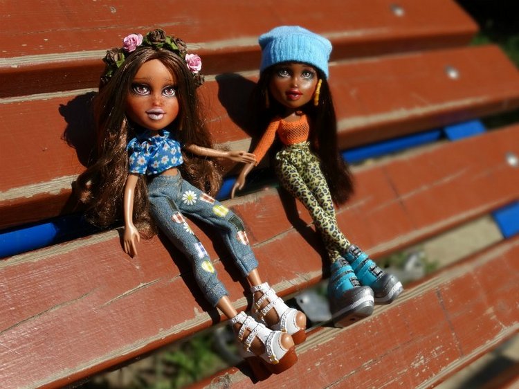 Мои девочки (перерисованные Братц 2015) вышли на улицу